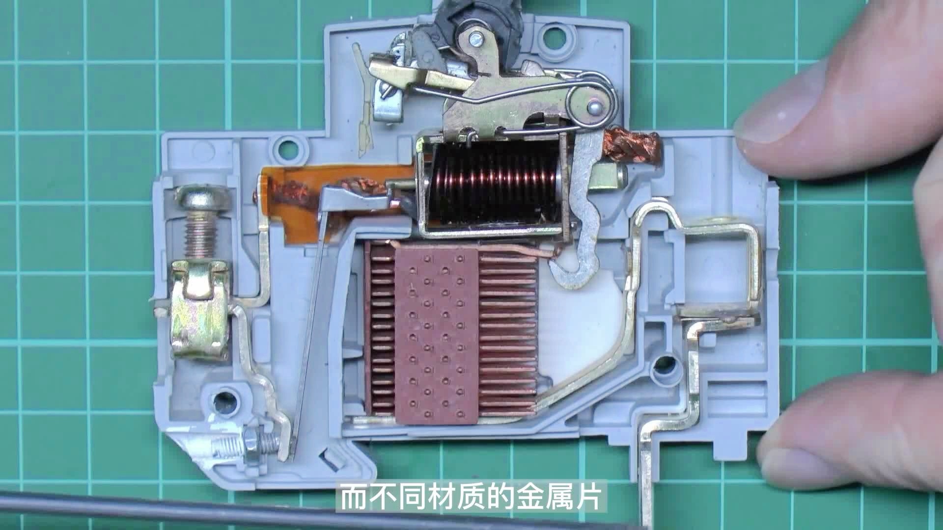 銑床與空壓機(jī)空氣凈化器的區(qū)別,銑床與空壓機(jī)空氣凈化器，深入解析頂級(jí)款57.39.62的差異與策略,高效計(jì)劃設(shè)計(jì)_英文版13.27.89